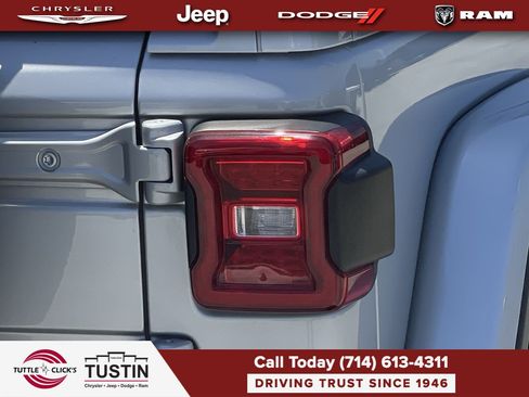 Used 2023 Jeep Wrangler Unlimited Rubicon 4xe w/ Steel Bumper Group AWD/4WD image 9