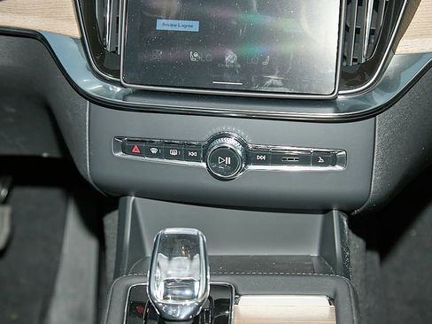 New 2026 Volvo XC90 B6 Plus w/ Protection Package image 28