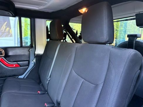Used 2015 Jeep Wrangler Unlimited Sport w/ Quick Order Package 24S AWD/4WD image 29