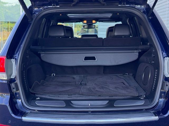 Used 2017 Jeep Grand Cherokee Overland AWD/4WD image 19
