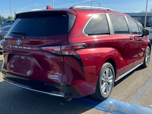 Used 2024 Toyota Sienna Limited AWD/4WD image 4