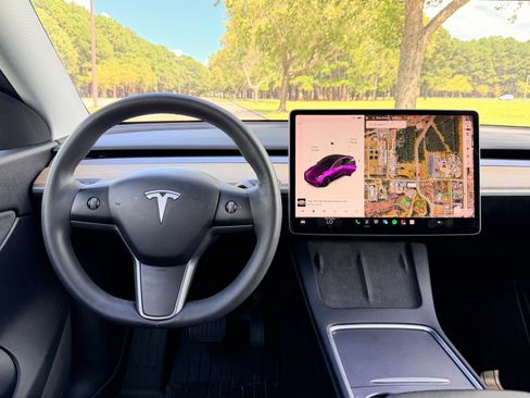 Used 2021 Tesla Model Y 2WD image 3