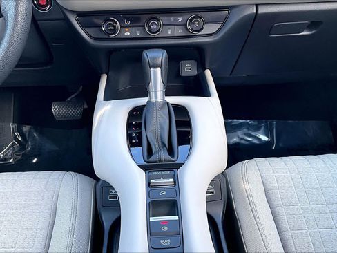 Certified 2023 Honda HR-V LX image 32