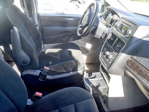 Used 2016 Dodge Grand Caravan American Value Package FWD image 18