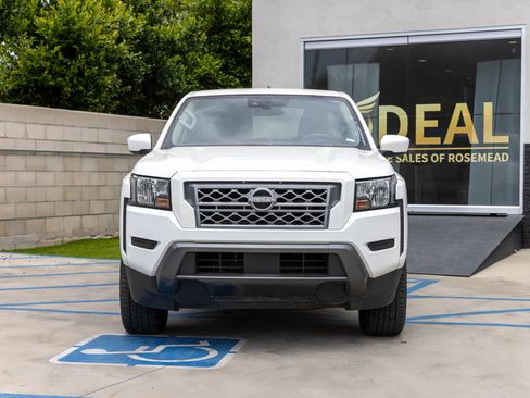 Used 2022 Nissan Frontier SV RWD image 4