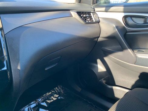 Used 2019 Nissan Rogue Sport S image 31