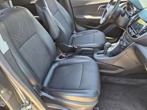 Used 2018 Chevrolet Trax LT w/ LT Convenience Package image 18