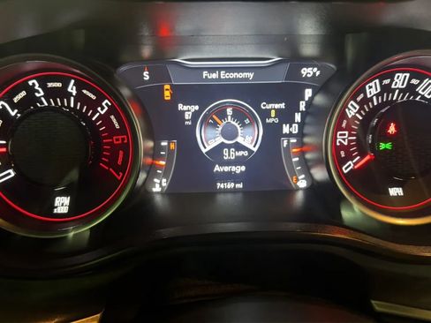 Used 2019 Dodge Challenger R/T RWD image 11
