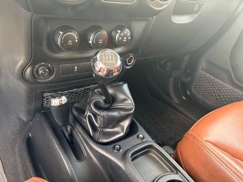 Used 2014 Jeep Wrangler Unlimited Sport w/ Quick Order Package 23S AWD/4WD image 40