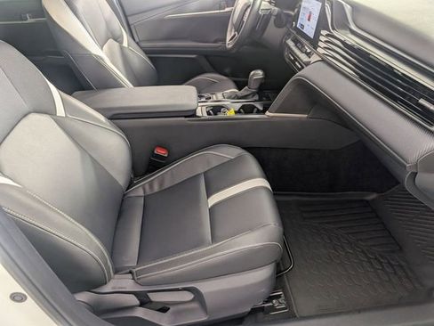 Used 2025 Toyota Camry SE w/ Convenience Package FWD image 30