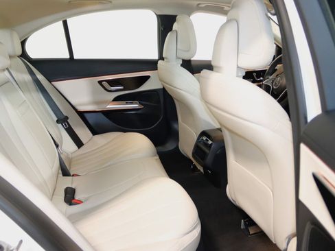 Used 2025 Mercedes-Benz E 350 4MATIC Sedan image 68