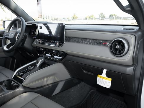 New 2026 Chevrolet Colorado ZR2 w/ Off-Road Front Bumper Package image 43