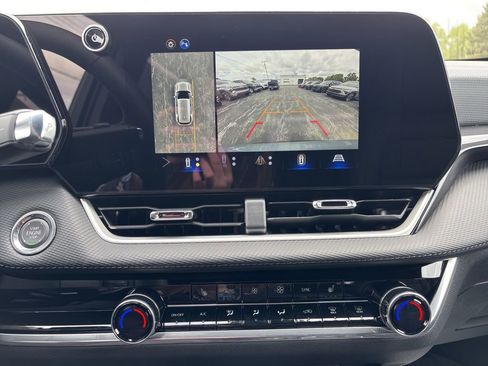 New 2026 Chevrolet Equinox LT w/ Convenience Package II AWD/4WD image 16