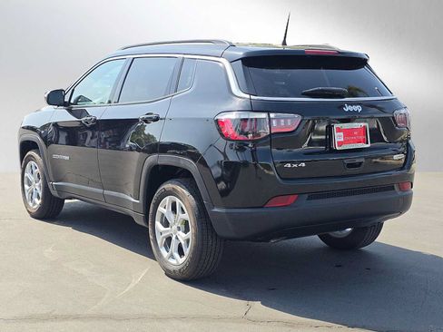 Used 2024 Jeep Compass Latitude AWD/4WD image 5