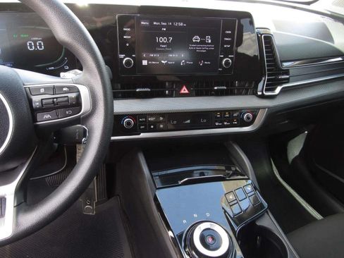 Used 2023 Kia Sportage LX AWD/4WD image 17
