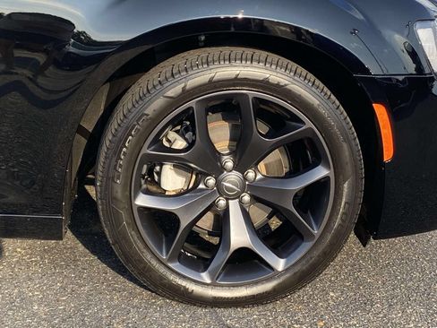 Used 2021 Chrysler 300 Touring w/ Sport Appearance Package RWD image 11