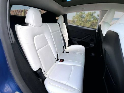 Used 2025 Tesla Model Y Long Range RWD image 27
