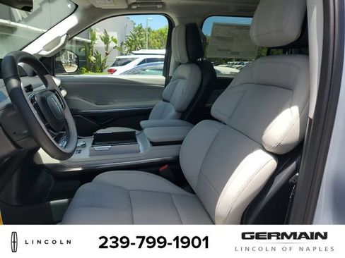 New 2026 Lincoln Navigator L Reserve AWD/4WD image 18