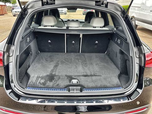 Used 2025 Mercedes-Benz GLC 350e 4MATIC image 17