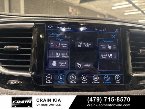Used 2019 Chrysler Pacifica Limited image 22