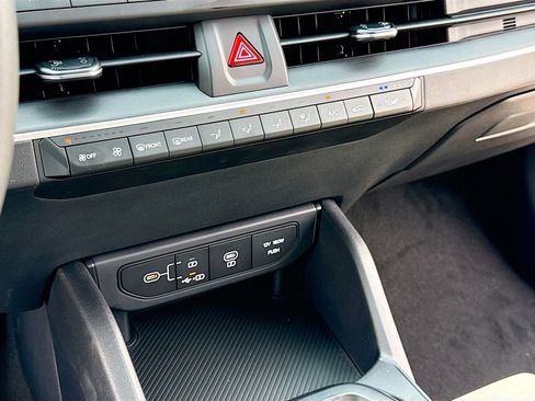 New 2026 Kia K4 LXS image 9