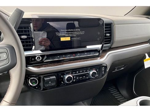 New 2026 GMC Sierra 1500 SLE image 6