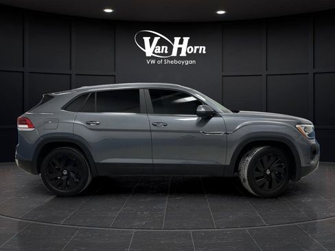 Used 2024 Volkswagen Atlas Cross Sport SE w/ Panoramic Sunroof Package image 2