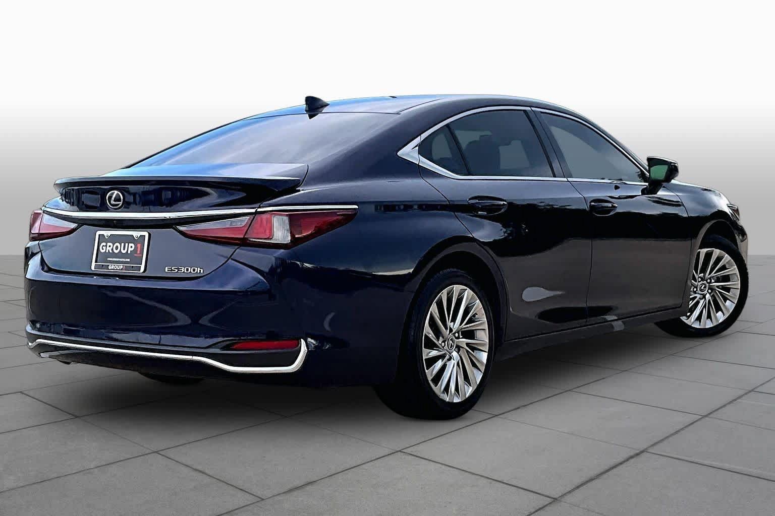 Used 2023 Lexus ES 300h Ultra Luxury w/ Accessory Package (Z2) FWD image 13