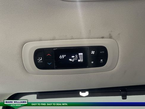 Used 2024 Chrysler Pacifica Touring-L image 33