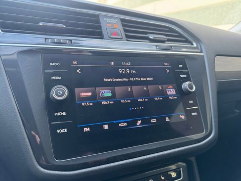 Used 2021 Volkswagen Tiguan SE image 23