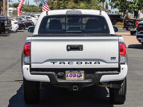 Used 2020 Toyota Tacoma TRD Off-Road image 3