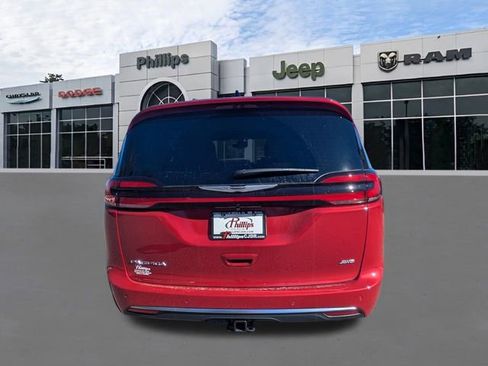 New 2026 Chrysler Pacifica Pinnacle w/ Trailer Tow Group AWD/4WD image 6