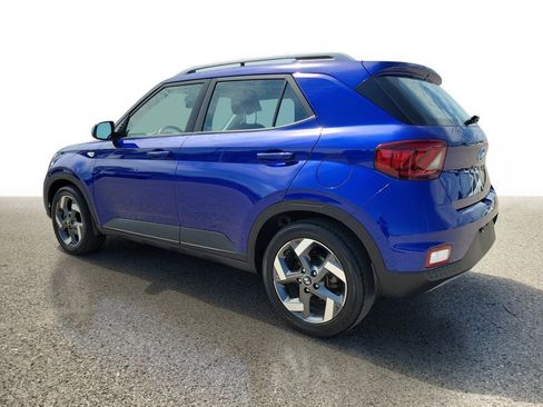 Used 2023 Hyundai Venue Limited FWD image 3