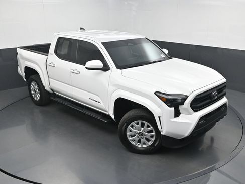 Used 2024 Toyota Tacoma SR5 AWD/4WD image 30