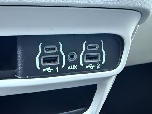 Used 2024 Chrysler Pacifica Touring-L FWD image 13
