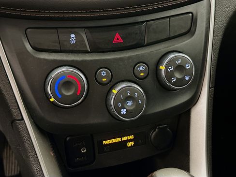 Used 2017 Chevrolet Trax LT w/ LT Convenience Package AWD/4WD image 23