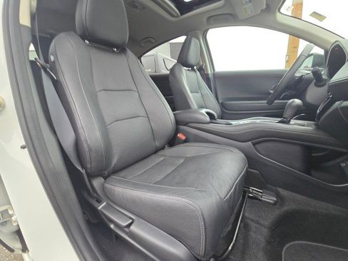 Used 2020 Honda HR-V Touring image 12