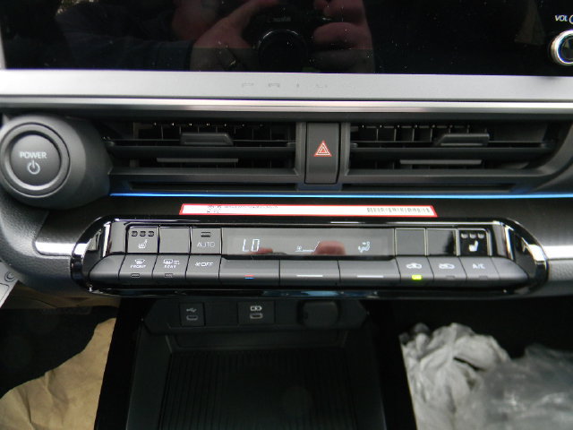 New 2026 Toyota Prius Plug-In Hybrid FWD image 11