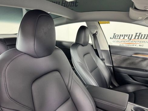Used 2023 Tesla Model 3 Standard Range image 30