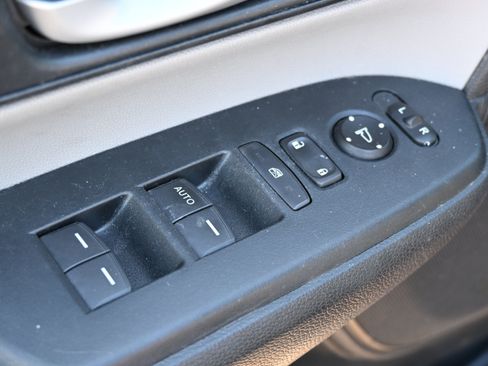 Used 2019 Honda CR-V LX image 14