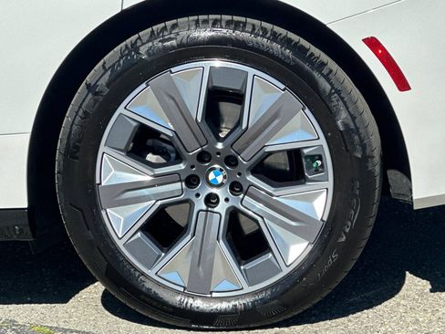 Used 2026 BMW iX xDrive45 w/ Premium Package image 39