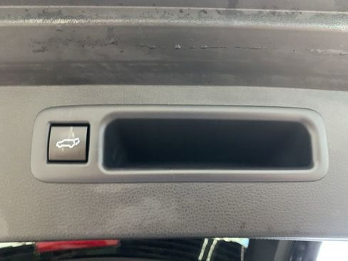 Used 2023 Toyota Highlander L image 18