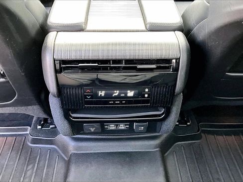 Used 2023 Jeep Wagoneer Series II w/ Premium Group I image 17