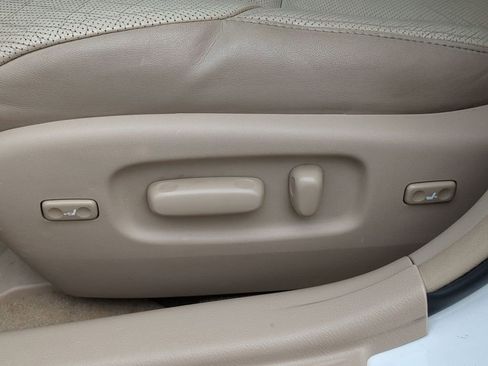 Used 2011 Toyota Avalon Limited image 11