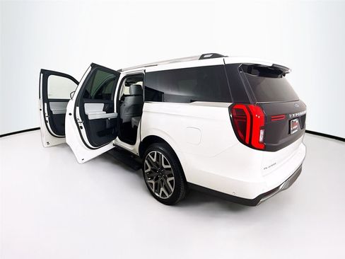 Used 2025 Ford Expedition Max Platinum w/ Platinum Ultimate Package AWD/4WD image 36