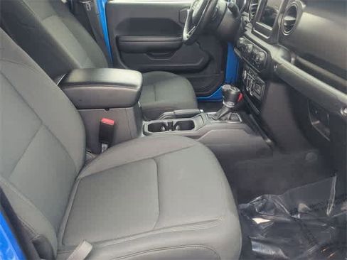 Used 2022 Jeep Gladiator Sport image 21