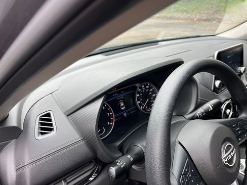 Used 2025 Nissan Sentra SV FWD image 34