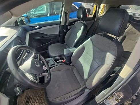 Used 2022 Volkswagen Taos SE w/ Panoramic Sunroof Package image 7