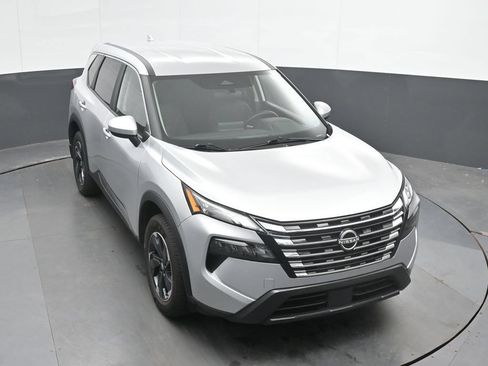 Used 2025 Nissan Rogue SV AWD/4WD image 31