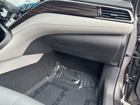 Used 2018 Toyota Camry XLE FWD image 19